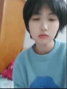 人前乖女和未成年男友