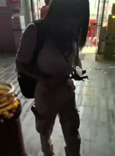 吃瓜猎奇,抖音直播老干妈洗逼