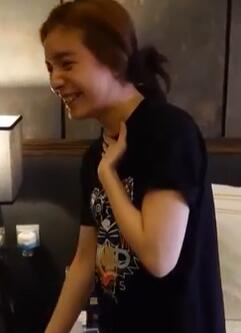 贵在真实极品牙套妹清纯外表私拍流出