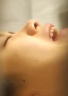 小哥和女友 女的像被强一样