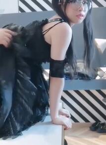 土豪约女仆陪玩线下私拍黑丝欲女学姐